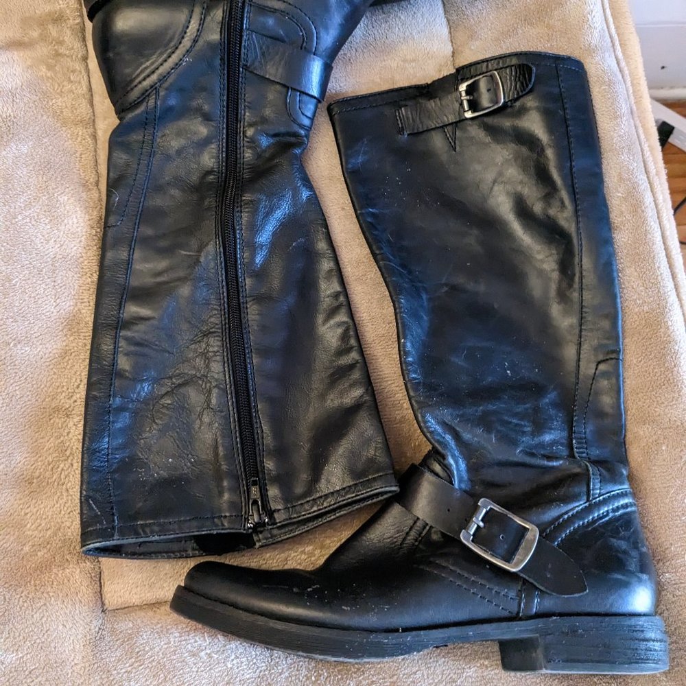 W size 9M Leather Boots